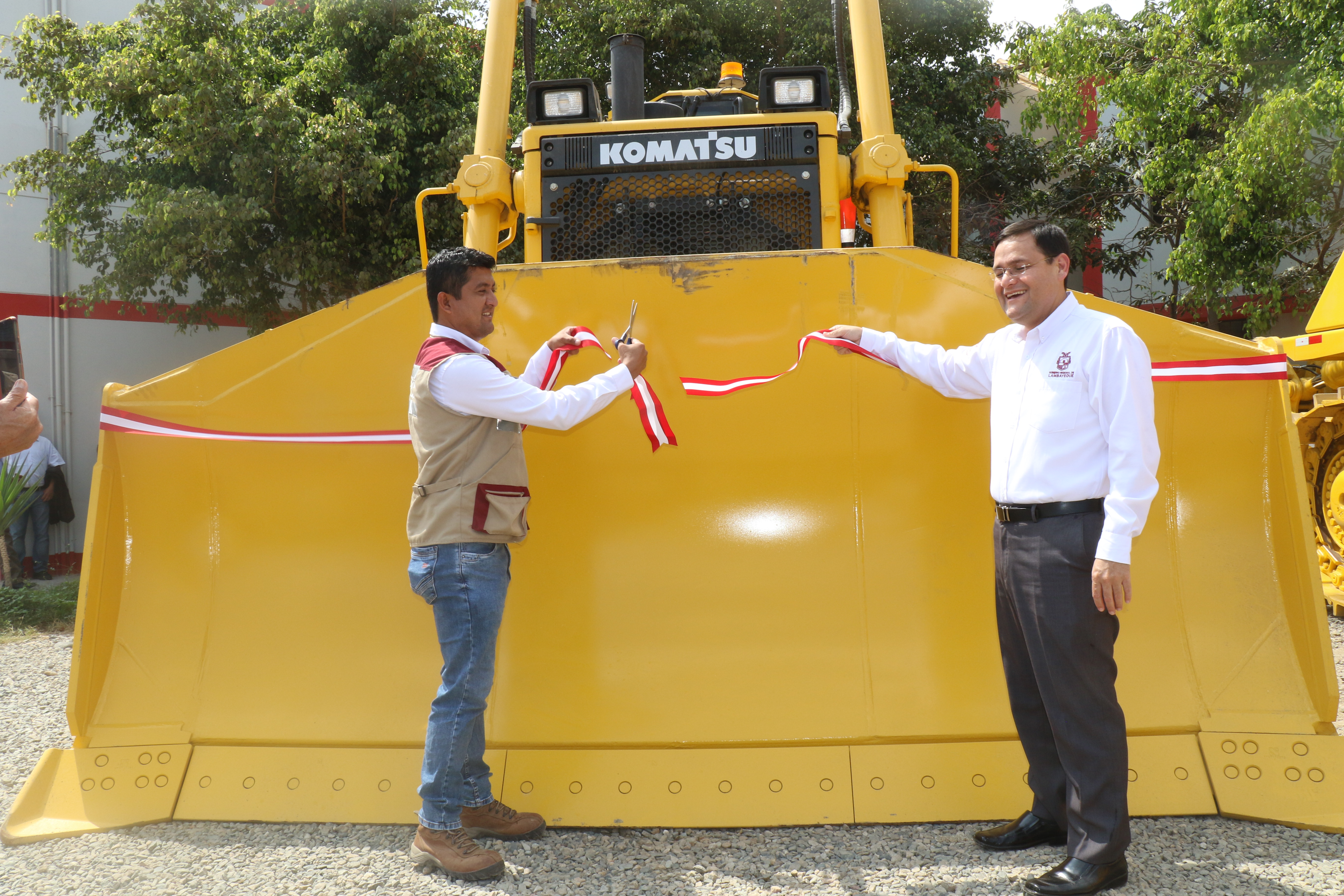 El PEOT ha logrado la compra de 02 cargadores frontales, 02 tractores oruga, 06 camionetas pick up 4x4, 03 excavadoras hidráulicas sobre oruga, 02 volquetes y 01 camión plataforma.  