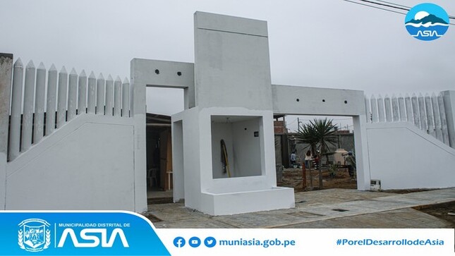 Con un avance del 80% se viene ejecutando la obra de construcción del cerco perimétrico en el PRONOEI "Mi Joyita" del anexo La Joya, donde más de 30 estudiantes serán beneficiados.
La moderna infraestructura se ejecuta con la finalidad de garantizar que nuestros niños y niñas reciban una educación de calidad en ambientes cómodos y seguros.
#MunicipalidadDistritalDeAsia
#PorelDesarrollodeAsia
#IsaiasAlcantaraAlcaldedeAsia