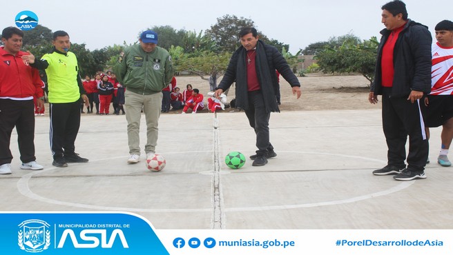 Con el fin de promover el deporte, el alcalde de la Municipalidad Distrital de Asia, Isaias Alcántara Malásquez, dio play de honor en la semifinal de futsal de los Juegos Escolares Deportivos 2024, en el partido entre la I.E.P Nº20123 Capilla de Asia y  el Colegio Parroquial "Apóstol San Pedro" de Mala.
En la actividad también participó el alcalde provincial, José Alcántara Malásquez. En la competencia participan las instituciones educativas de la zona norte de la provincia de Cañete ( Asia, Mala y Coayllo).
De esta forma, el alcalde Isaias Alcántara reafirma su compromiso con el deporte y su apoyo a los jóvenes que compiten por alzar el trofeo de campeón de futsal.
#MunicipalidadDistritalDeAsia
#PorelDesarrollodeAsia
#IsaiasAlcantaraAlcaldedeAsia