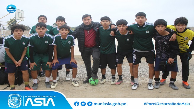 Con el fin de promover el deporte, el alcalde de la Municipalidad Distrital de Asia, Isaias Alcántara Malásquez, dio play de honor en la semifinal de futsal de los Juegos Escolares Deportivos 2024, en el partido entre la I.E.P Nº20123 Capilla de Asia y  el Colegio Parroquial "Apóstol San Pedro" de Mala.
En la actividad también participó el alcalde provincial, José Alcántara Malásquez. En la competencia participan las instituciones educativas de la zona norte de la provincia de Cañete ( Asia, Mala y Coayllo).
De esta forma, el alcalde Isaias Alcántara reafirma su compromiso con el deporte y su apoyo a los jóvenes que compiten por alzar el trofeo de campeón de futsal.
#MunicipalidadDistritalDeAsia
#PorelDesarrollodeAsia
#IsaiasAlcantaraAlcaldedeAsia