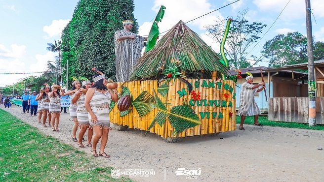 Color, cultura y mucha creatividad: asรญ fue el gran corso alegรณrico en el VIII aniversario del Distrito de Megantoni