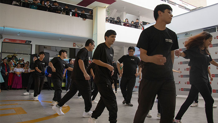 Estudiantes del CENFOTUR deslumbran en Festival de Clausura de Talleres de Habilidades Artísticas 2024-I