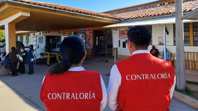 La Contraloría General de la República identificó un perjuicio económico de S/ 102 960 en el Hospital Regional del Cusco. Funcionarios y servidores firmaron un contrato con un proveedor que dio el precio más alto para la adquisición de mascarillas descartables N-95. De esta manera, se vulneraron los principios de transparencia, igualdad de trato, competencia e integridad.