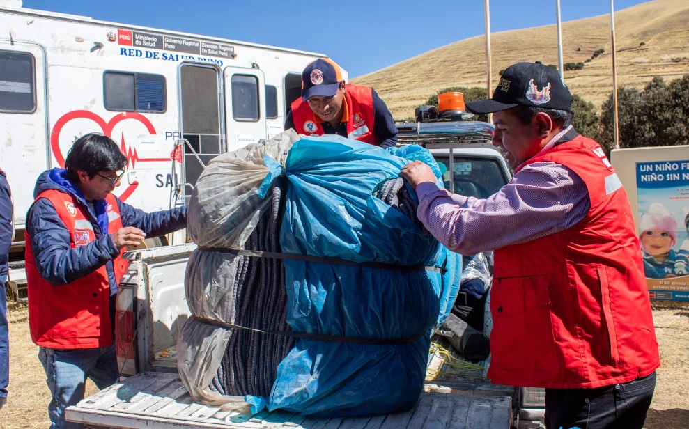 Municipalidad Provincial de Puno refuerza su compromiso con el centro poblado de Huarijuyo frente a las bajas temperaturas