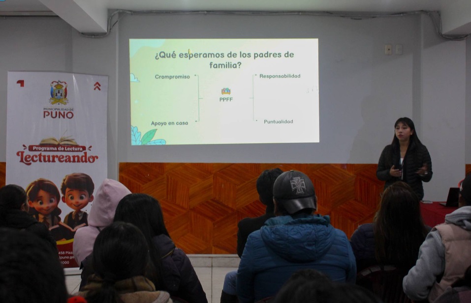 Programa de lectura “Lecturando” inicia con charla informativa a padres de familia