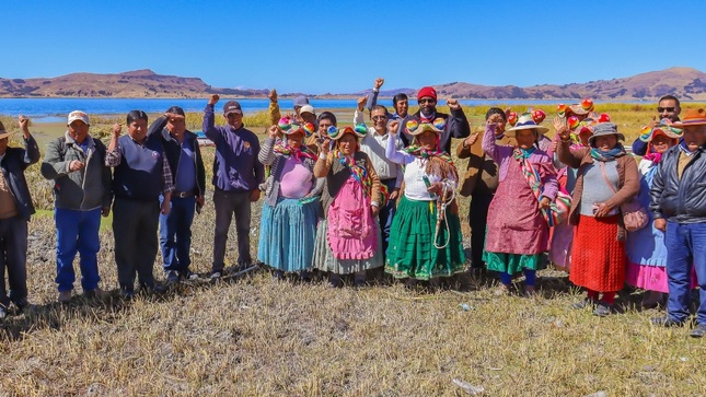 Encaminan proyecto de plantación de “Vetiver” para la descontaminación de la bahía del lago Titicaca en el distrito de Coata