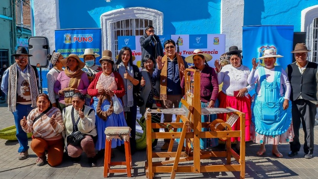 Se desarrolló el festival de artesanía puneña “Manos de oro”, en el Parque Manuel Pino