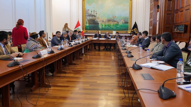 Alcalde de Puno Javier Ponce participó activamente de conferencia “Salvemos a Puno”