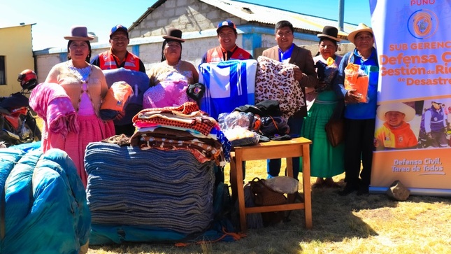 Municipalidad de Puno realizó entrega de bienes de ayuda humanitaria a población del centro poblado de Carucaya Plateria.