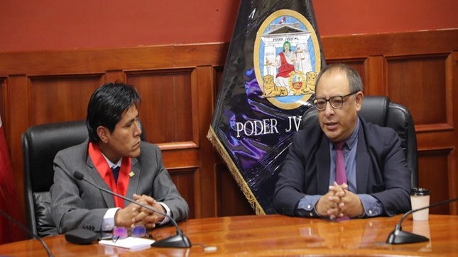 Magistrado Gustavo Gutiérrez visitó la ciudad de Puno y se reunió con los jueces de la Corte Superior de Justicia de esta región y presentó su libro “La Reforma Constitucional”