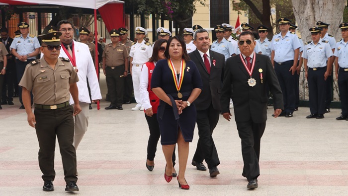 Autoridades políticas y militares
