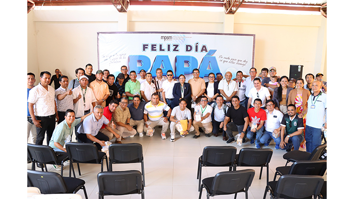 Alcaldesa Provincial realiza homenaje por el DΓa del Padre.