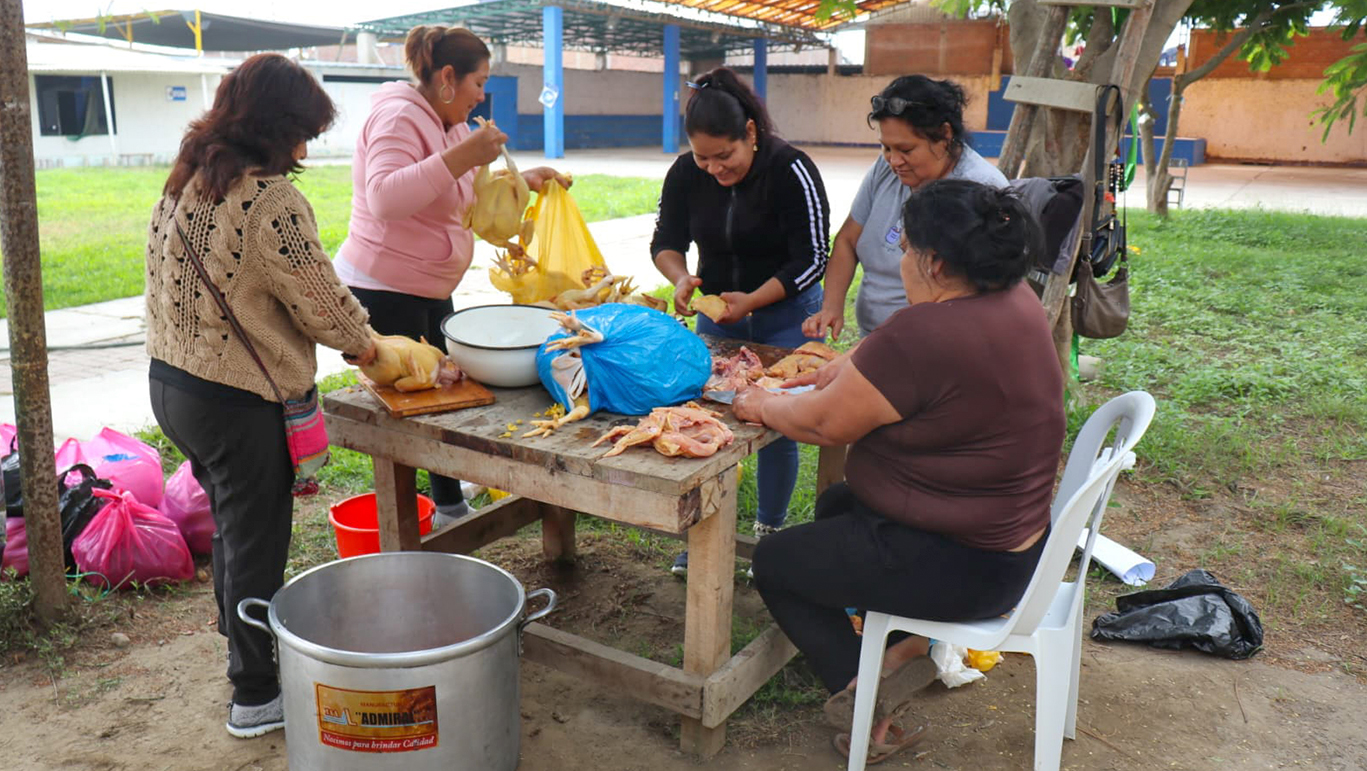 A colaborar con la Pollada del Comité de Damas