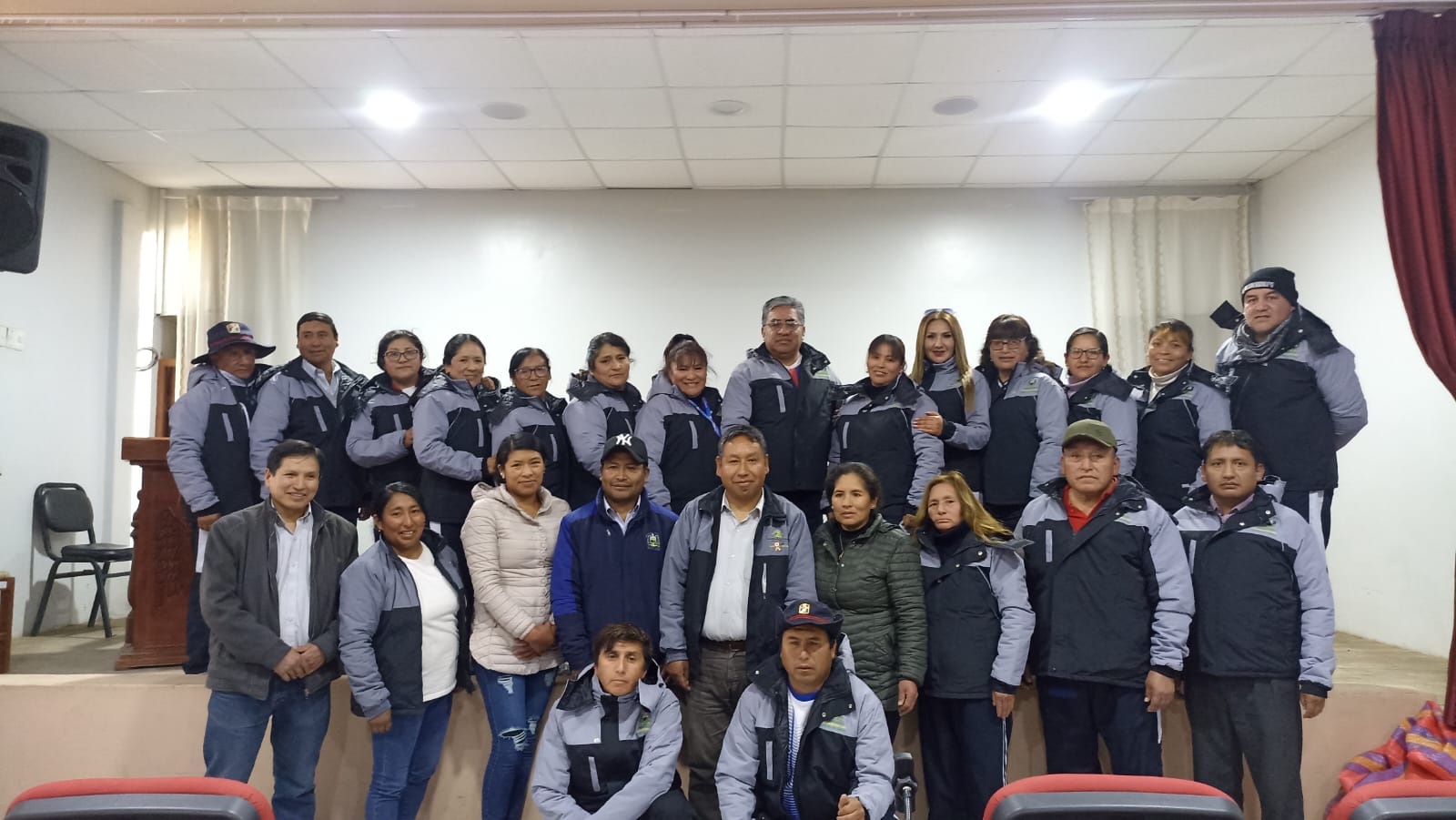 Alcalde de la municipalidad de La Unión Leticia, regidores y profesores