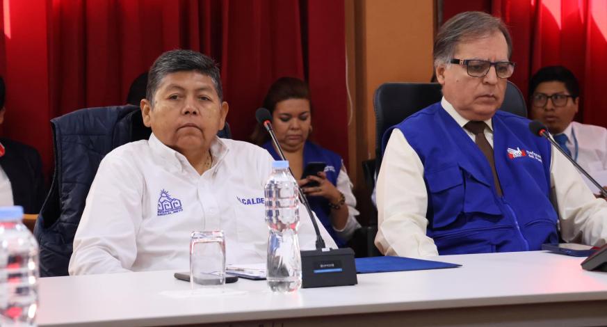 Alcalde Provincial de Mariscal Nieto, John Larry Coayla, junto a su equipo técnico, participó en una reunión convocada por el Gobierno Regional de Moquegua.