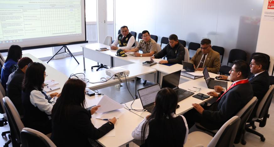 El Alcalde Provincial de Mariscal Nieto participó en la reunión ordinaria convocada por la Comisión Regional de Anticorrupción (CRA), en la que también estuvieron presentes representantes de las principales instituciones públicas de nuestra región. Entre ellas, la Corte Superior de Justicia, el Ministerio Público, la Procuraduría Pública Anticorrupción Descentralizado, la Defensoría del Pueblo, el Consejo Regional de Moquegua y el Gobierno Regional de Moquegua. Este comité tiene como objetivo principal coordinar esfuerzos para combatir la corrupción en la región de manera efectiva y concertada.