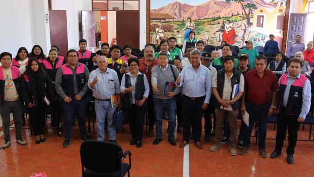 El Alcalde Provincial de Mariscal Nieto, John Larry Coayla, sostuvo una fructífera reunión con el alcalde Jesús Mamani Quispe y los vecinos del Centro Poblado Los Ángeles.