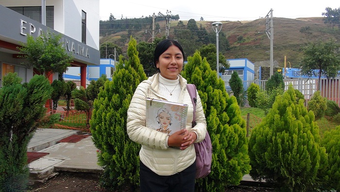 Becaria en su universidad