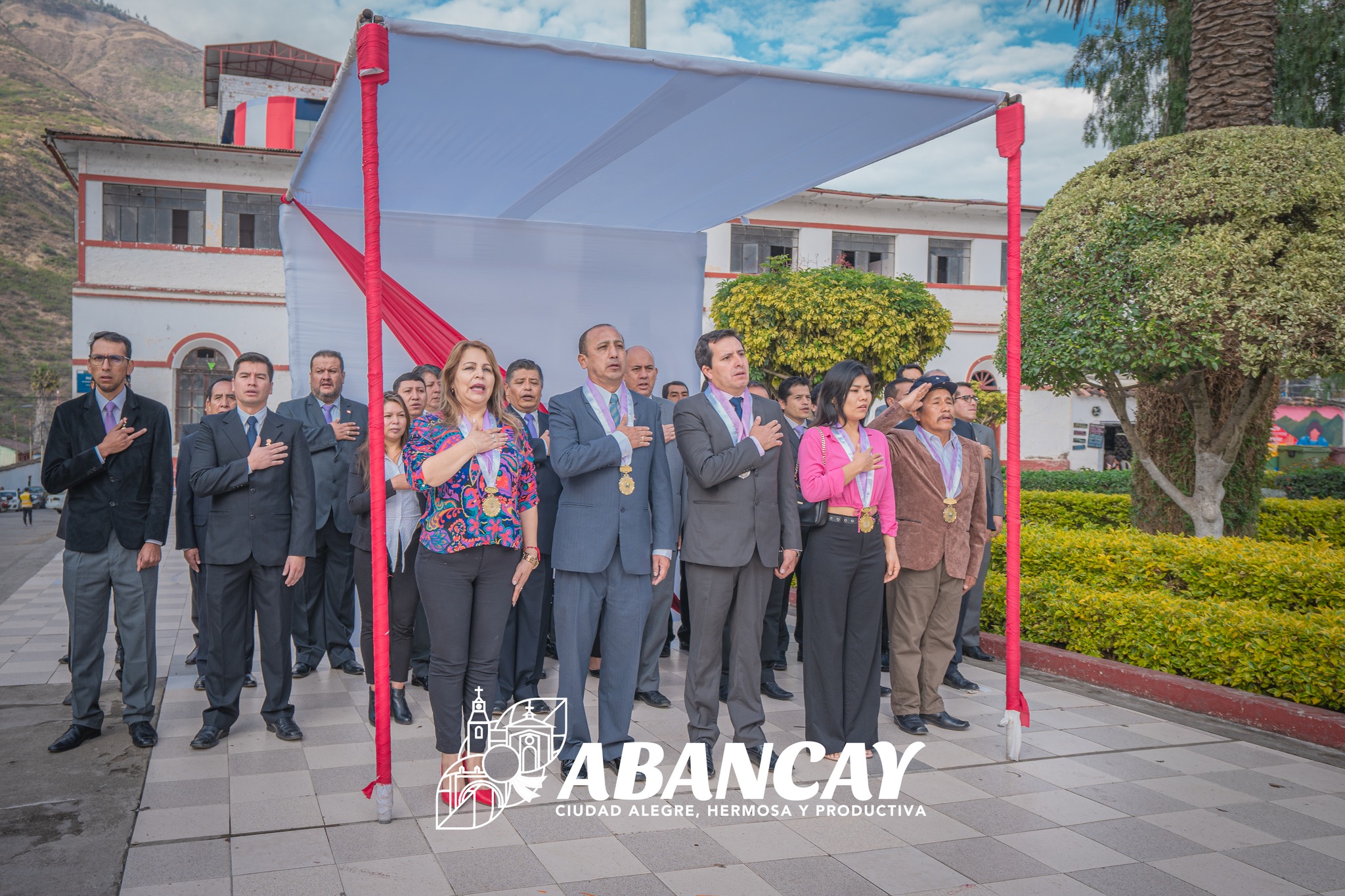 En El Mes Patriótico Se Realizó La Ceremonia De Izamiento En Conmemoración De Nuestra Independencia.