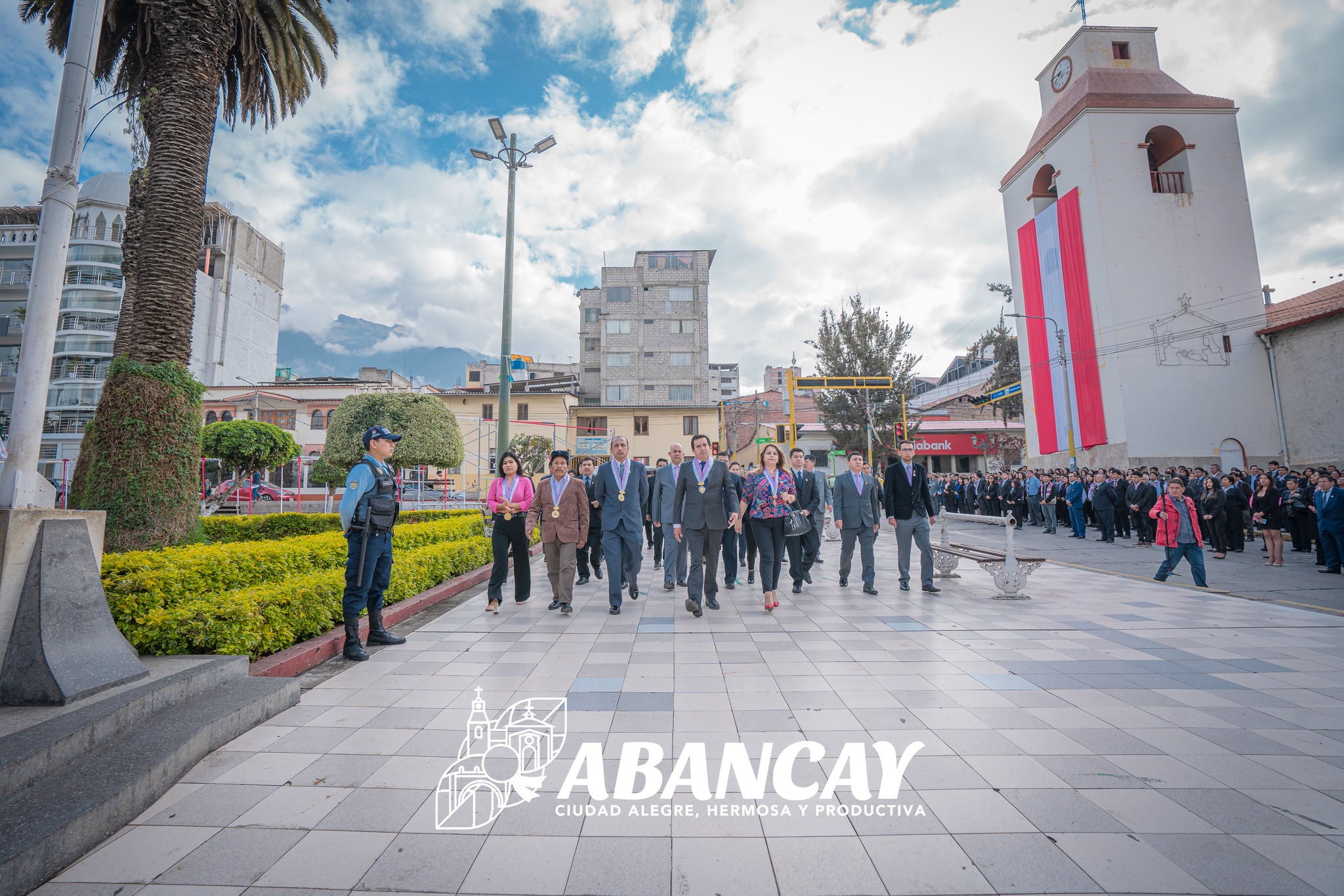 En El Mes Patriótico Se Realizó La Ceremonia De Izamiento En Conmemoración De Nuestra Independencia.