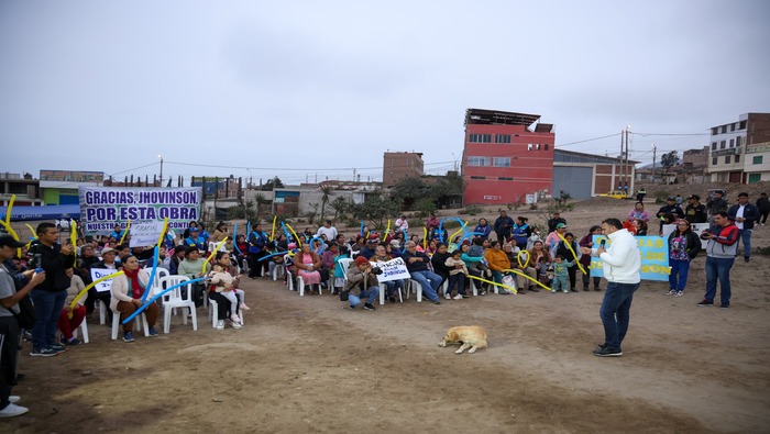 ¡Buenas noticias para Ventanilla! Iniciamos las obras de construcción de parques en los grupos residenciales E4 y A2. Estos nuevos espacios verdes no solo embellecerán nuestro distrito, sino que también ofrecerán áreas de recreación y esparcimiento para todas las familias. Seguimos trabajando para mejorar la calidad de vida de nuestra comunidad.