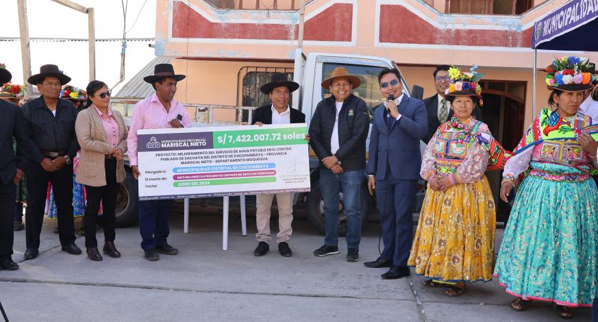 En un significativo acto celebrado en la plaza del centro poblado de Sacuaya, el alcalde provincial de Mariscal Nieto, John Larry Coayla, acompañado de los regidores provinciales Rudolf Gutiérrez y Vilma Céspedes, anunciaron la transferencia de S/. 7,422,007.72.