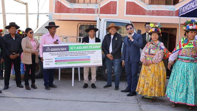 En un significativo acto celebrado en la plaza del centro poblado de Sacuaya, el alcalde provincial de Mariscal Nieto, John Larry Coayla, acompañado de los regidores provinciales Rudolf Gutiérrez y Vilma Céspedes, anunciaron la transferencia de S/. 7,422,007.72.
