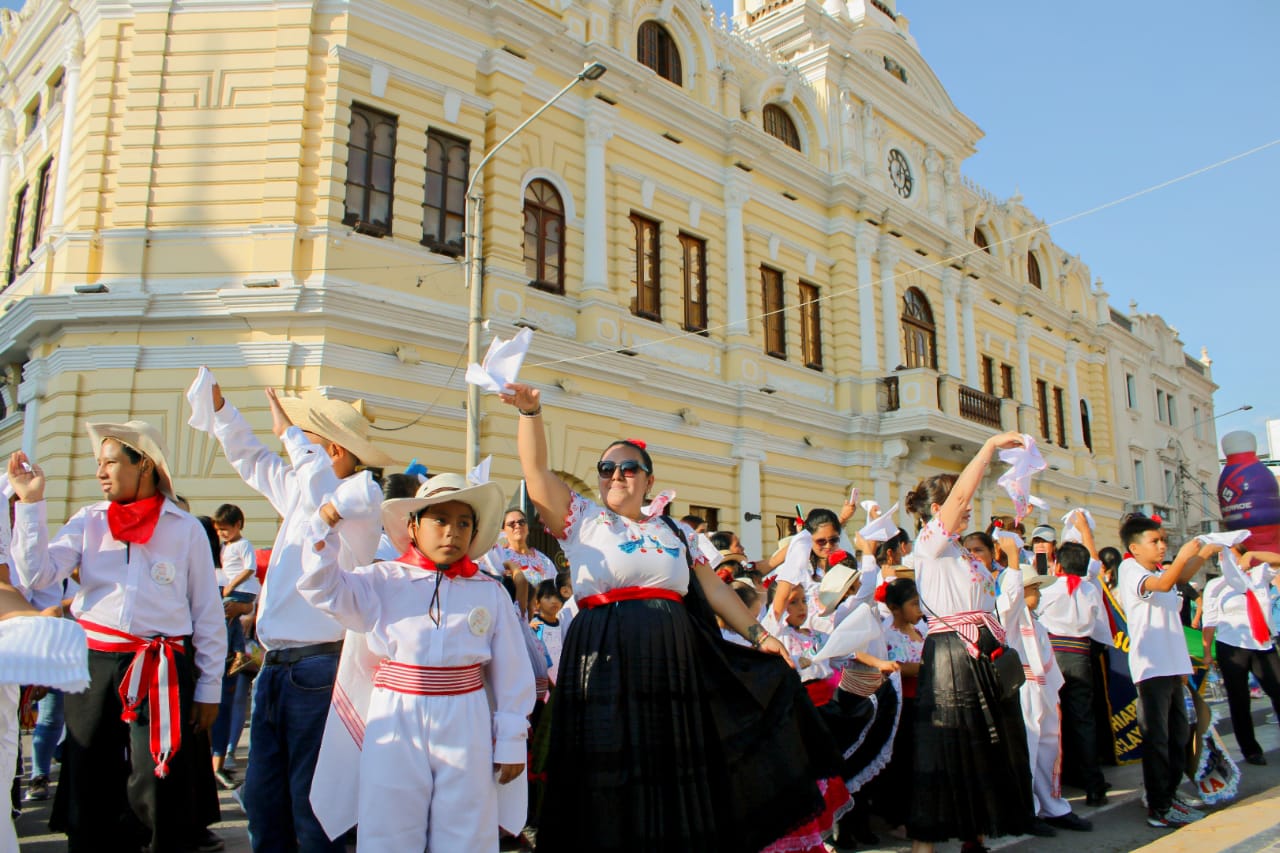 impresionante concentración llenaron zona del parque y palacio