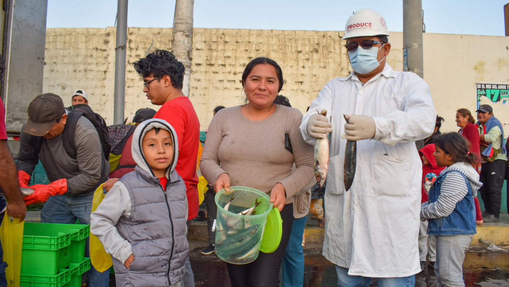 Repartimos tres toneladas y media de Pescado Caballa