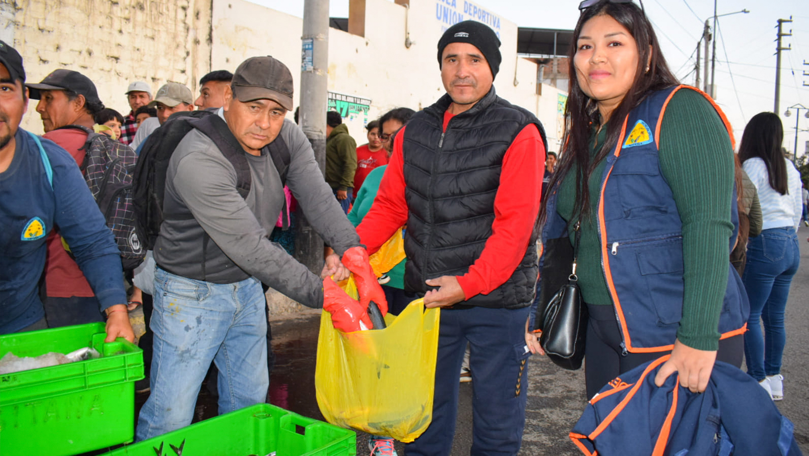 Repartimos tres toneladas y media de Pescado Caballa