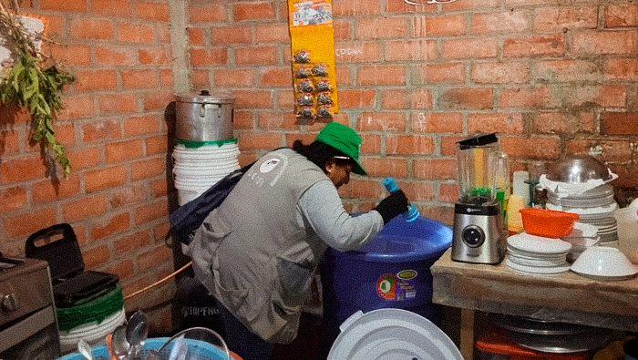 El Gobierno Regional de Piura, a través de la Dirección Regional de Salud, continúa imparable en su lucha contra el dengue, fortaleciendo las acciones de control y prevención en toda la región. Hasta la fecha, se ha intervenido 1 millón 386 411 viviendas durante las jornadas de control larvario que realizan los inspectores sanitarios.