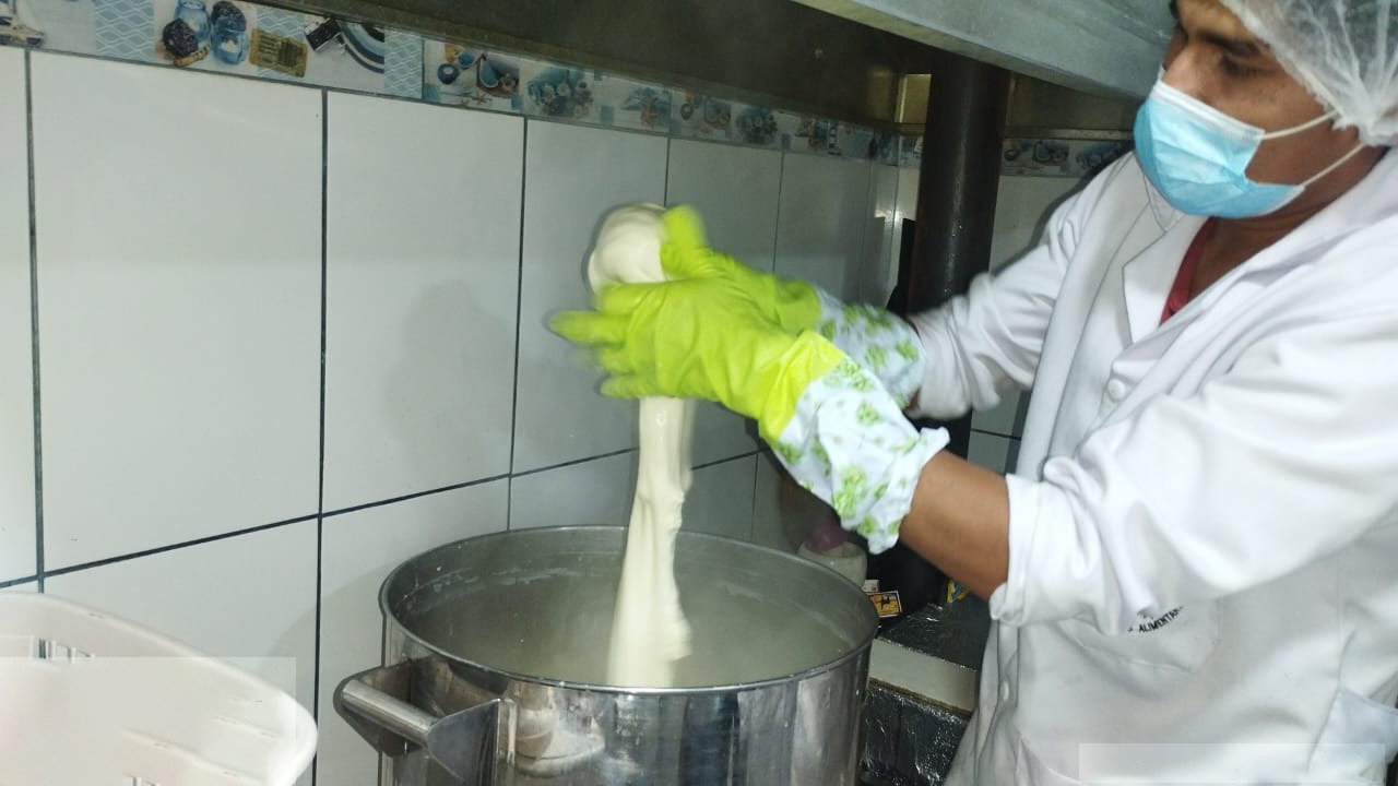 Productores de Lucanas diversifican producción láctea con capacitaciones en la elaboración de queso mozzarella