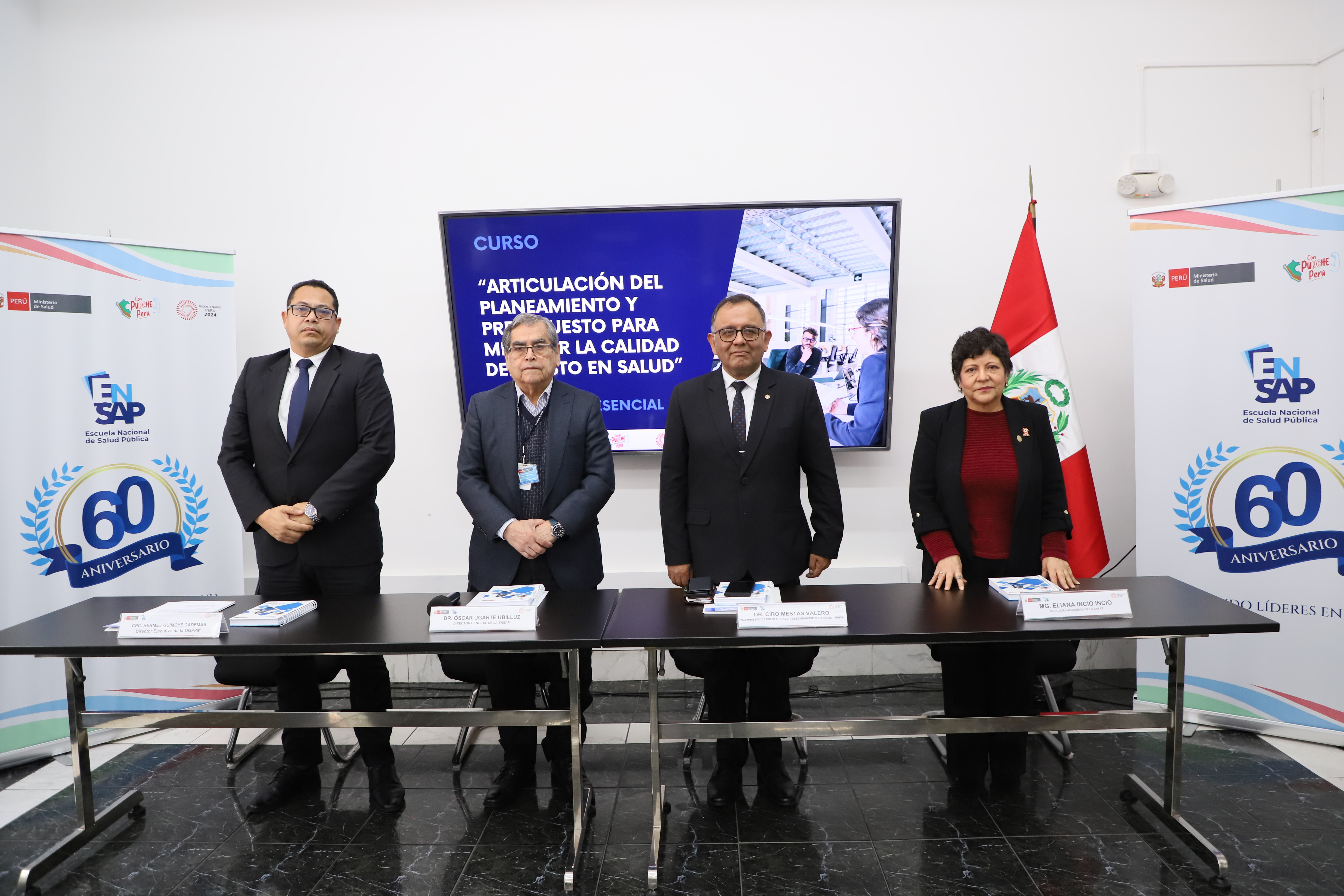 Dr. Hermes Guimoye Cademas, director ejecutivo de la OGPPM, Dr. Óscar Ugarte Ubilluz, director general de la ENSAP, Dr. Ciro Abel Mestas Valero, viceministro de Salud de Prestaciones y Aseguramiento en Salud y Dra. Eliana Incio Incio, directora académica de la ENSAP, respectivamente.