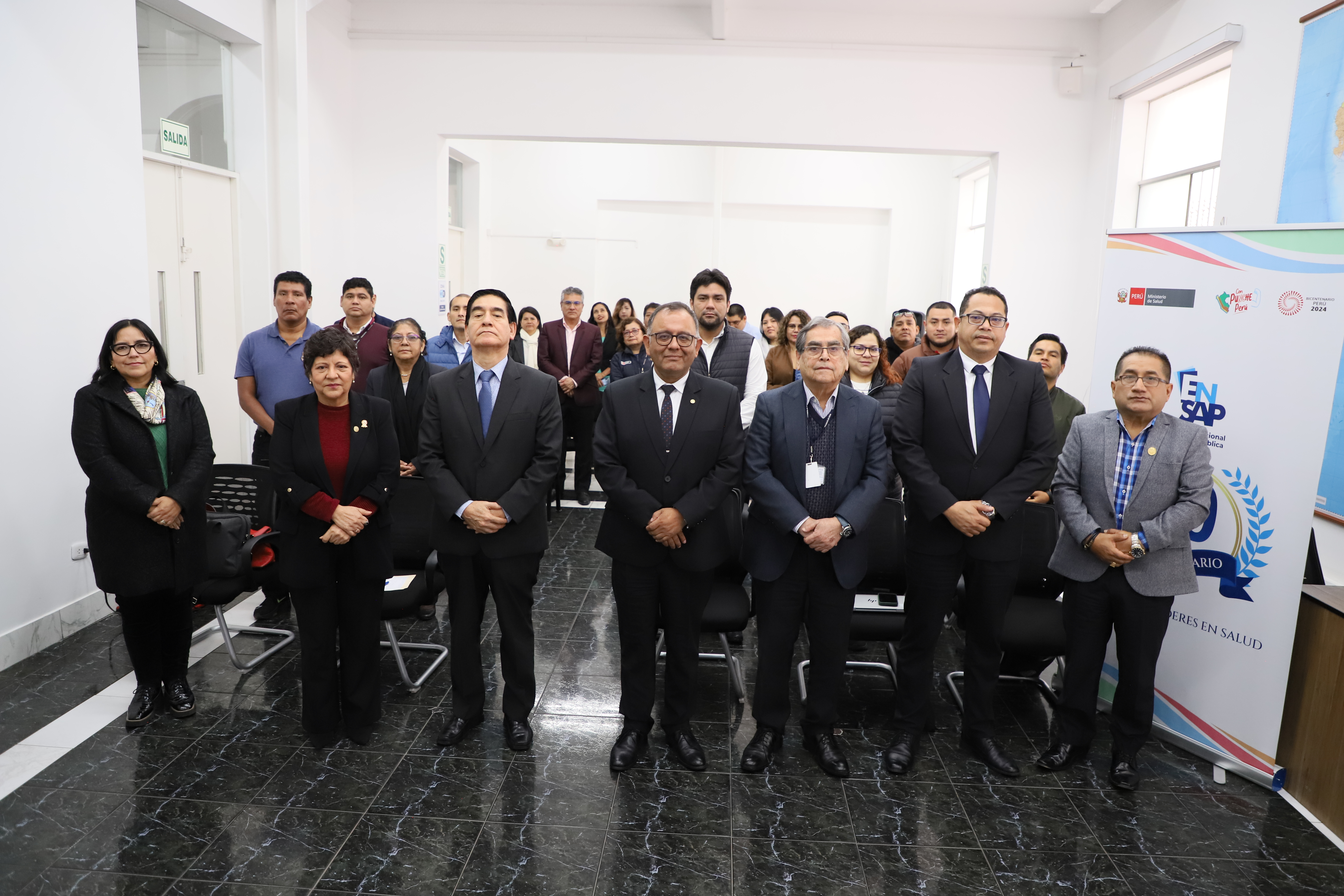 Autoridades junto a participantes de regiones del país del curso “Articulación del Planeamiento y Presupuesto para Mejorar la Calidad del Gasto en Salud”.