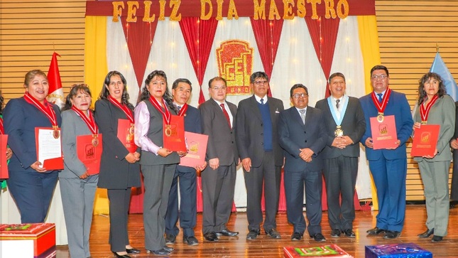 Conmemorando el “Día del maestro” Municipalidad de Puno felicita a la unidad de Gestión Educativa Local de Puno
