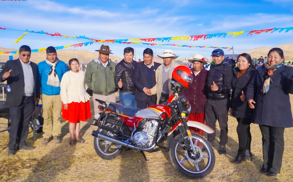 Municipalidad Provincial de Puno participa con entrega de incentivos en la XXIV Feria agropecuaria en el distrito de Mañazo