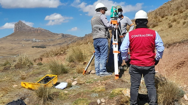La Contraloría General detectó irregularidades en el proceso de contratación para la ejecución de la obra de creación de la Trocha Carrozable Macay – Chupana, en el distrito de Ticlacayán, provincia y región Pasco, debido a que el comité de selección otorgó la buena pro a un postor que presentó la oferta más alta y que no acreditó la experiencia requerida en la especialidad. 