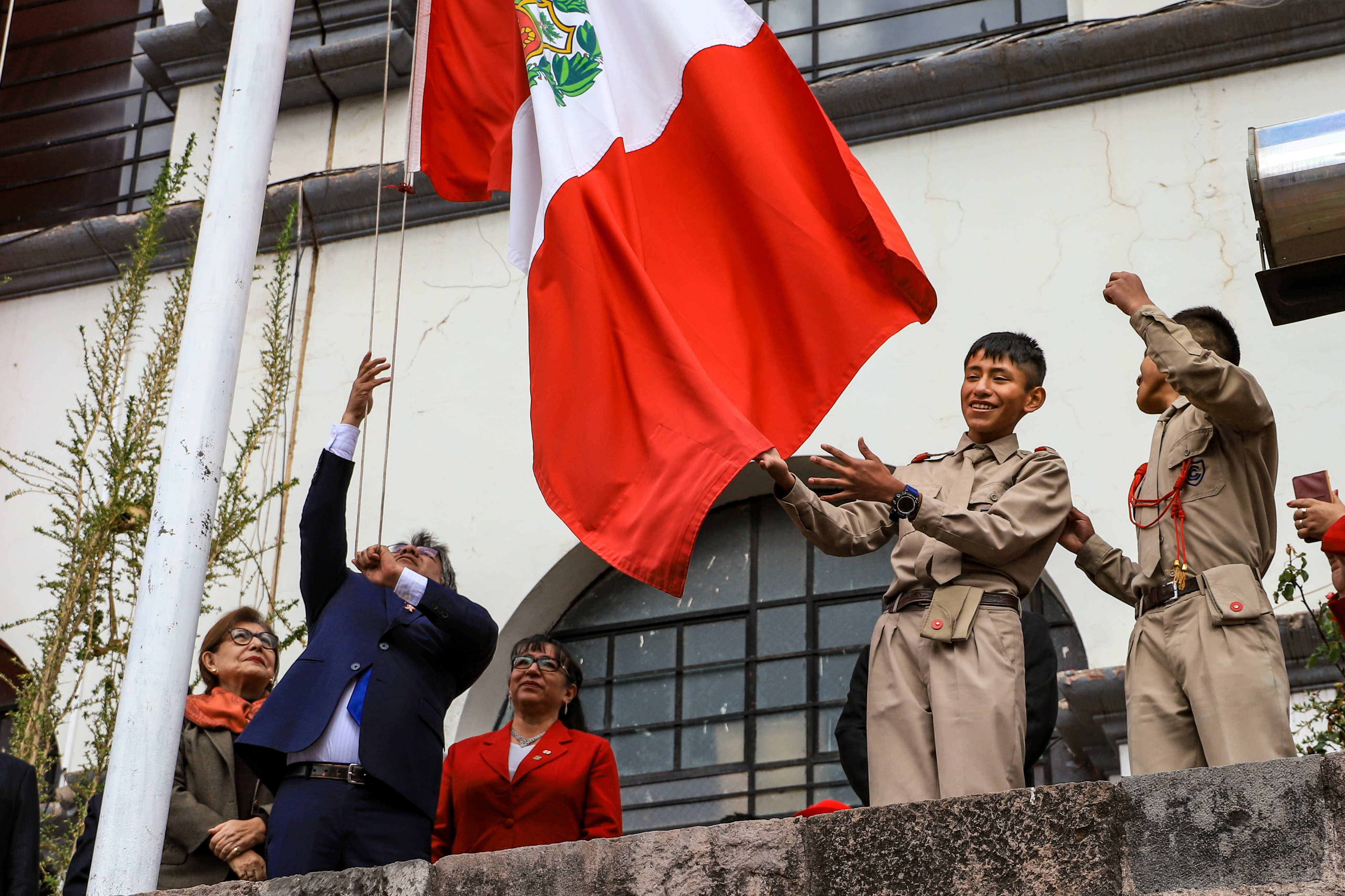 Gobernador Regional Werner Salcedo Álvarez Entregó Resolución De Expediente Para Construcción De Nueva Infraestructura Del Colegio Ciencias