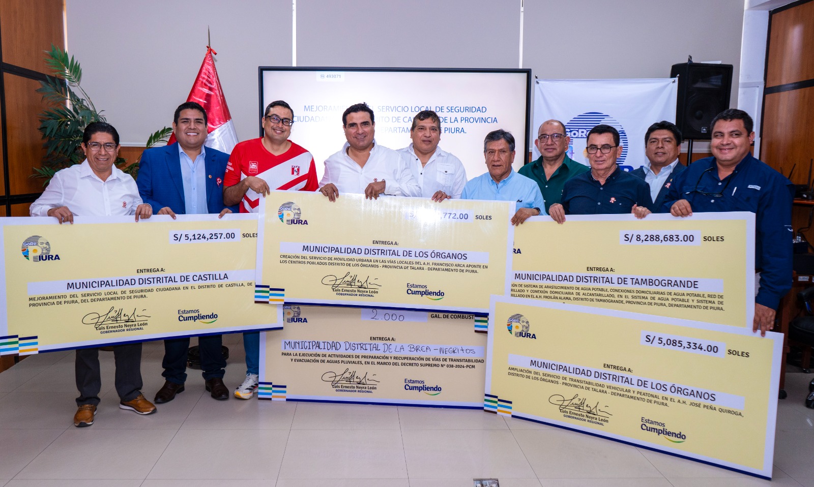 Cheques por más de 16 millones entrega gobernador a municipalidades para obras de infraestructura y combustible