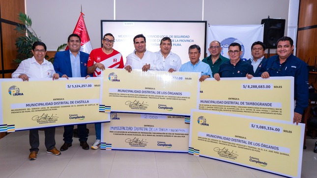 Cheques por más de 16 millones entrega gobernador a municipalidades para obras de infraestructura y combustible
