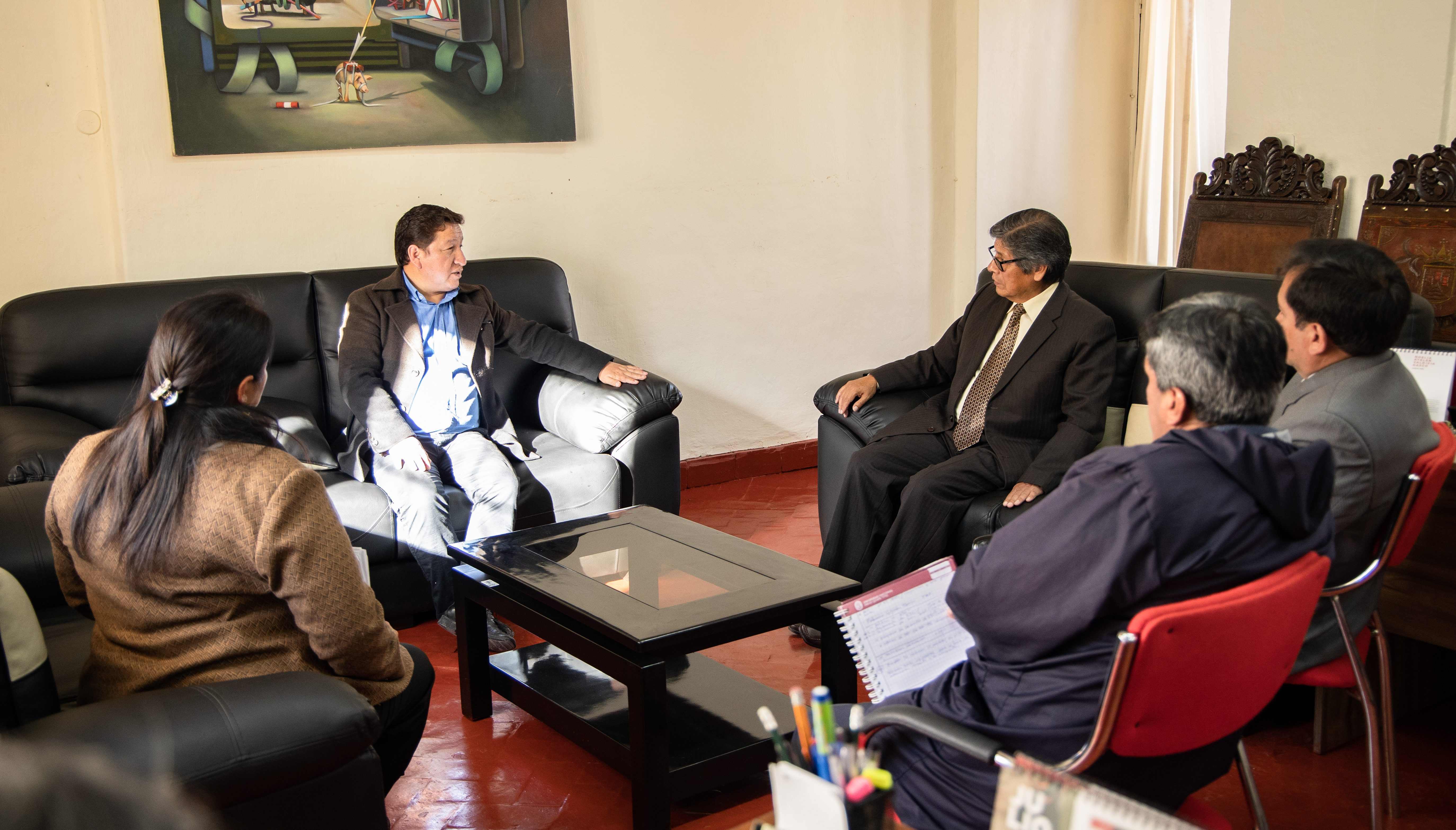 Presidente de la Comisión Organizadora de la Universidad en reunión con el Congresista Guido Bellido
