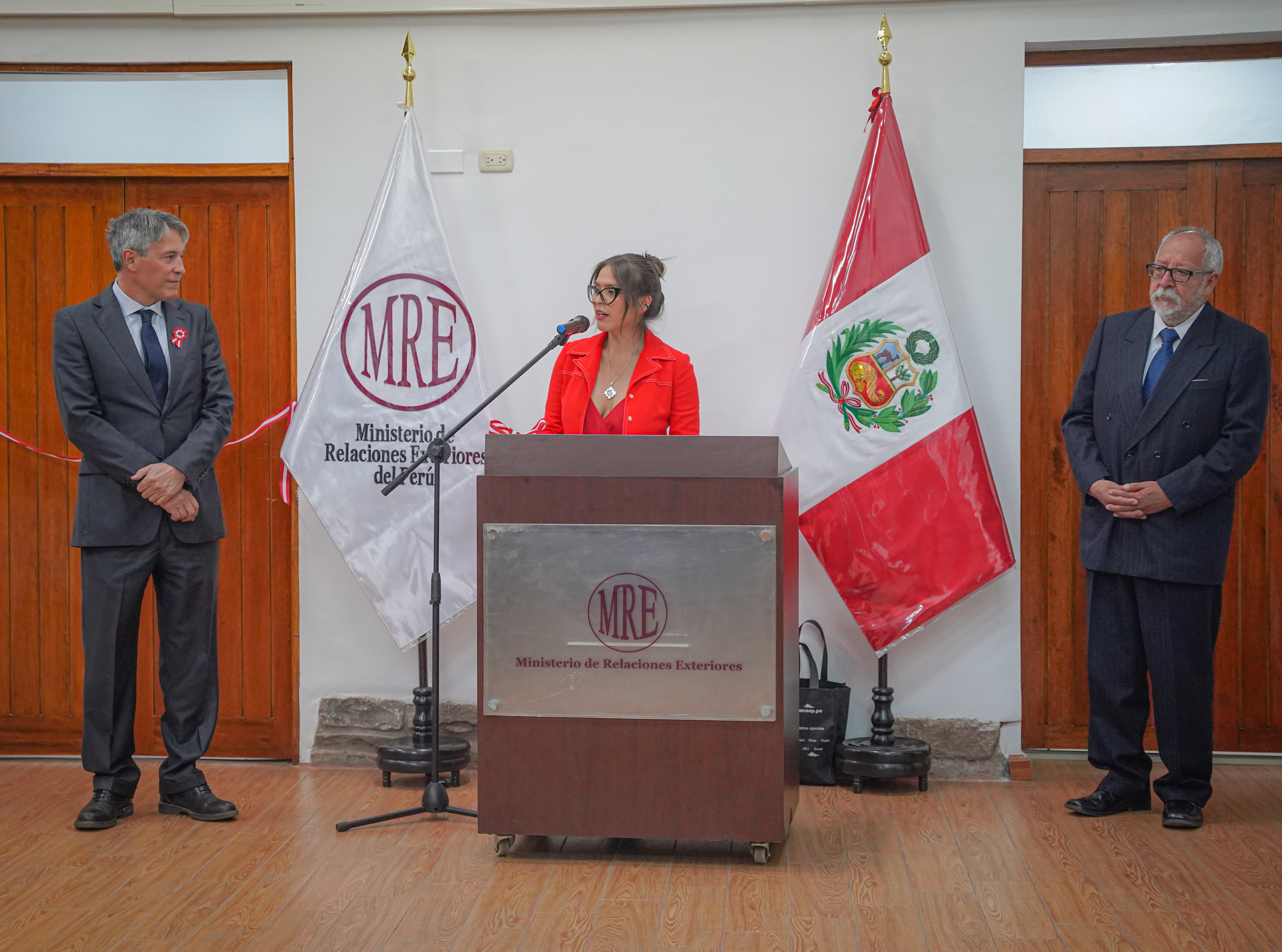 Presidenta de la Corte de Cusco participó en la exposición píctorica promovida por la ODE Ministerio de Relaciones Exteriores Cusco