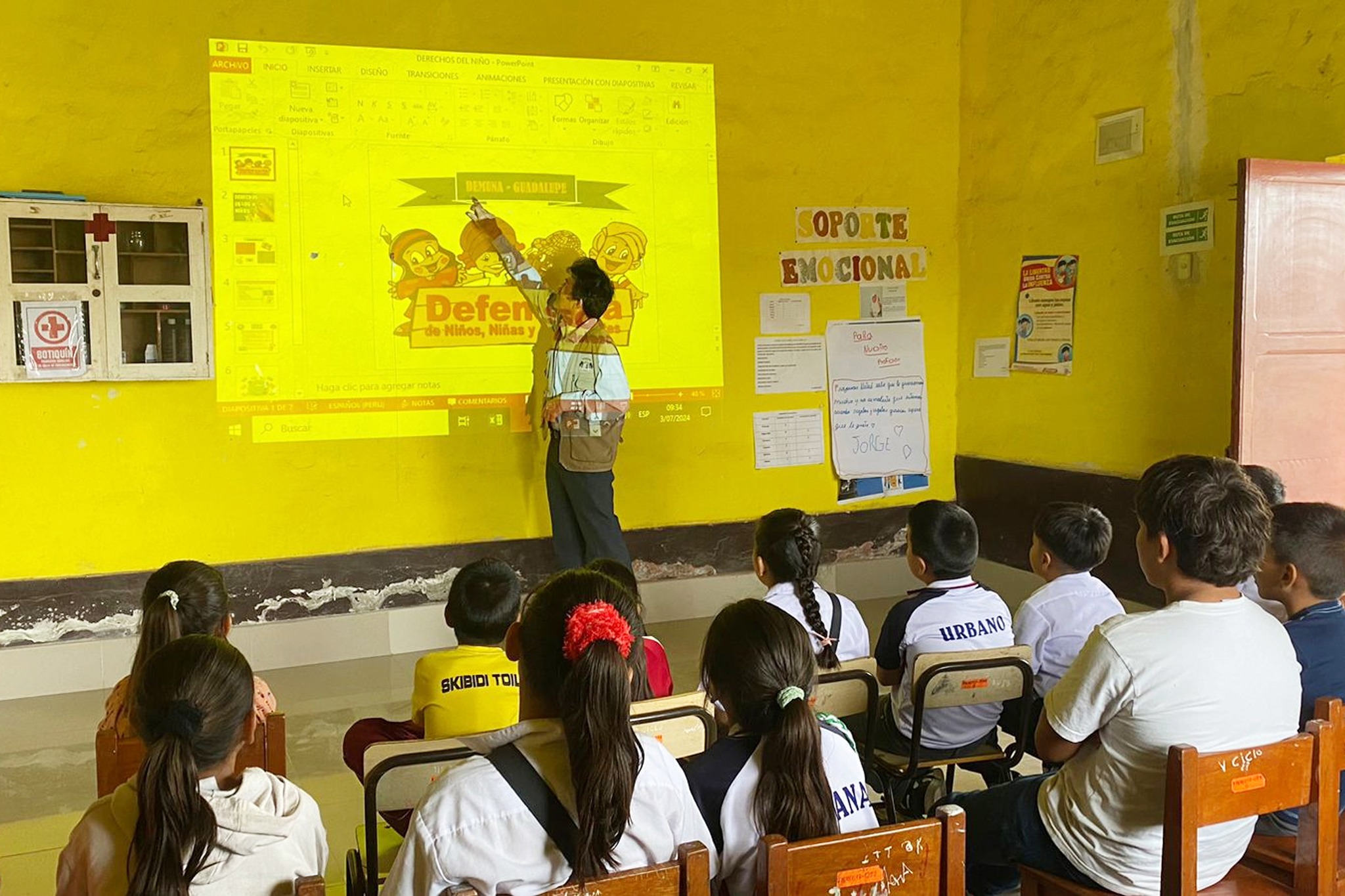 Personal de la Defensoría Municipal del Niño y del Adolescente