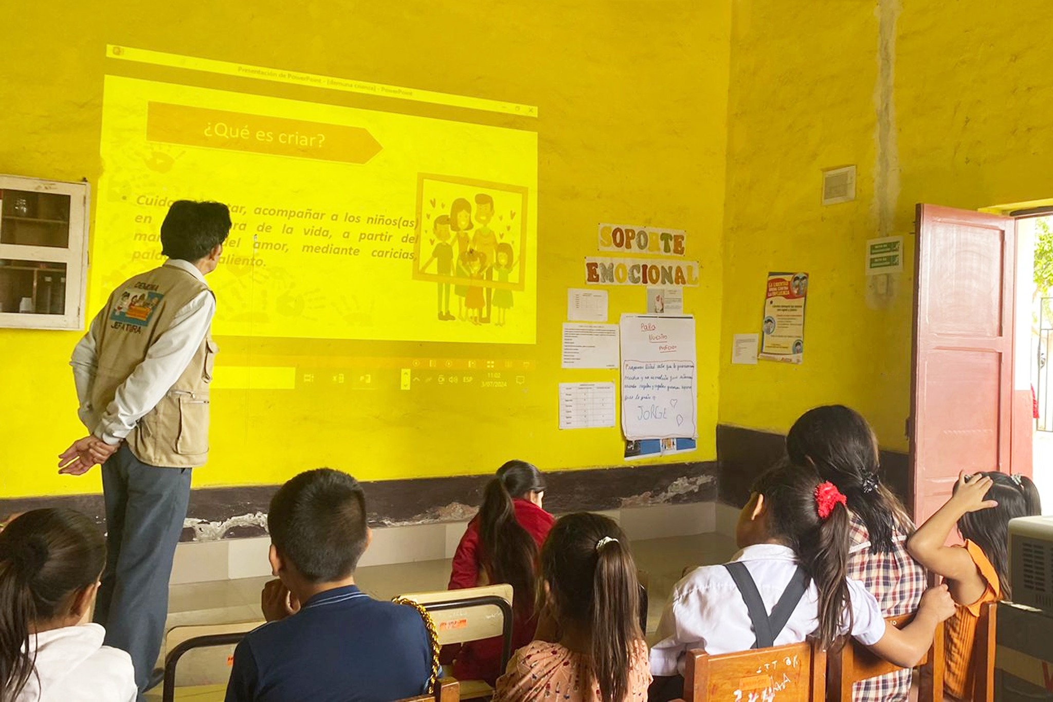 Personal de la Defensoría Municipal del Niño y del Adolescente