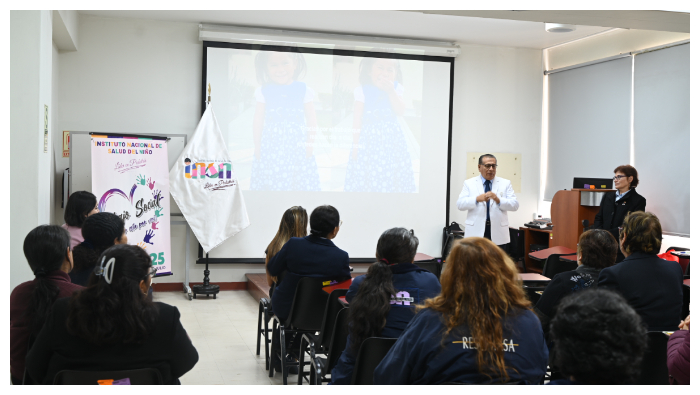 El director general, Dr. Carlos Urbano, resaltó la labor que realiza el personal de este Servicio en bienestar de los pacientes.