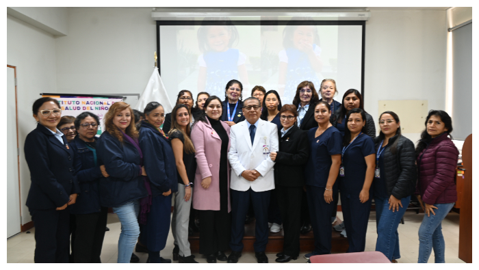 El director general, Dr. Carlos Urbano, resaltó la labor que realiza el personal de este Servicio en bienestar de los pacientes.