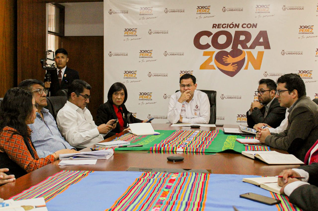 firman dos convenios en el gore