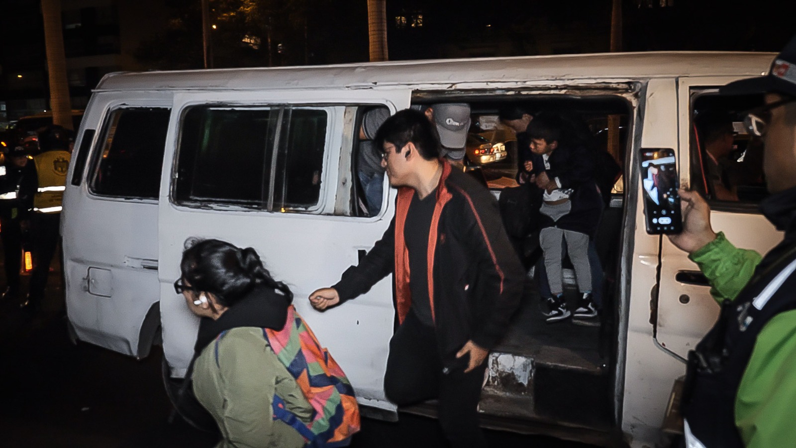 foto de Operativo "Pasajero Seguro" contra colectivos informales y falsos conductores