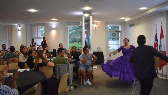 Connacionales festejan su peruanidad en Londres con la “Noche del pisco peruano”