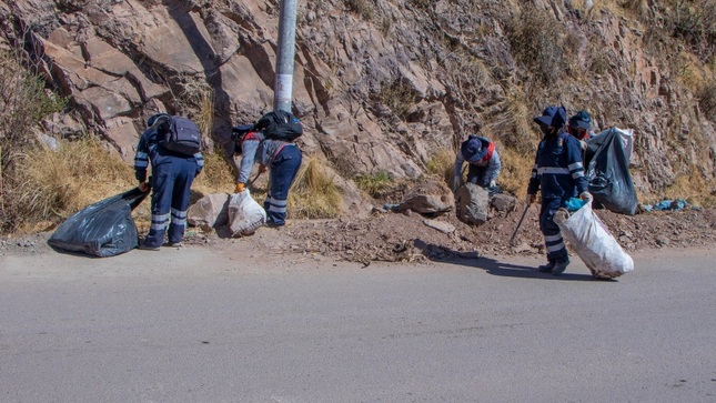 ¡Garantizando el cuidado del ornato de Puno! Personal de contingencia continúa con jornadas de limpieza